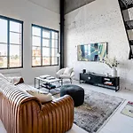 New York Converted Warehouse Apartment In Richmond